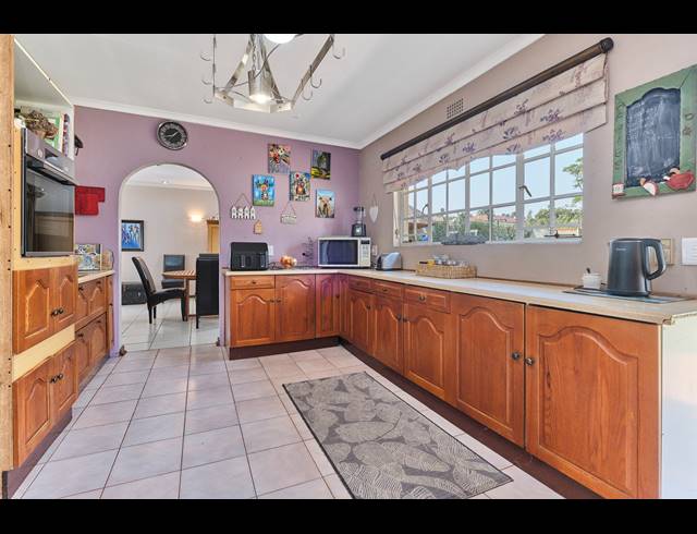 4 BEDROOM HOUSE FOR SALE IN STRUBENSVALLEI